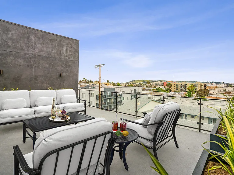 3308 Mentone Ave #304 — Photo 33