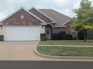 1722 Shawnee Dr, Cleburne, TX 76033