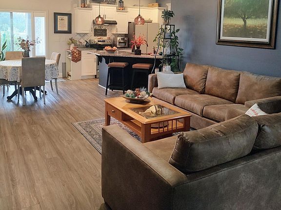 4th image of 83 Orchard Cir #0