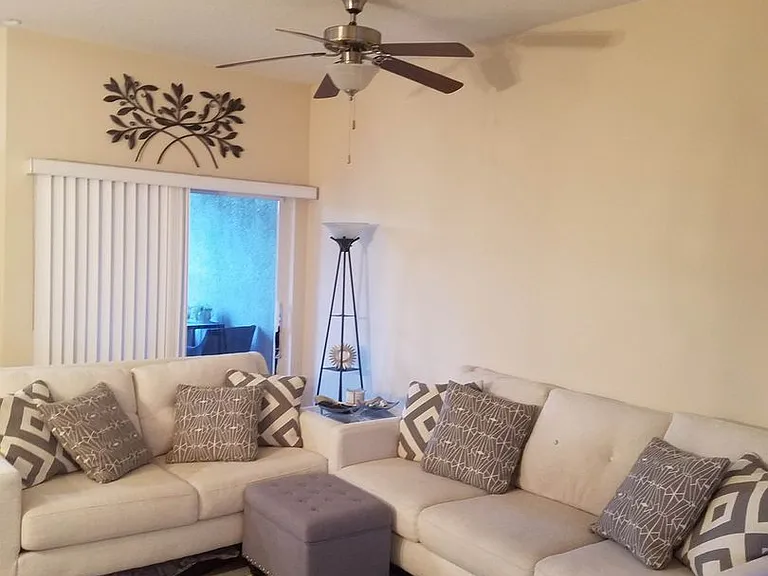 1394 Grantham Dr — Photo 3