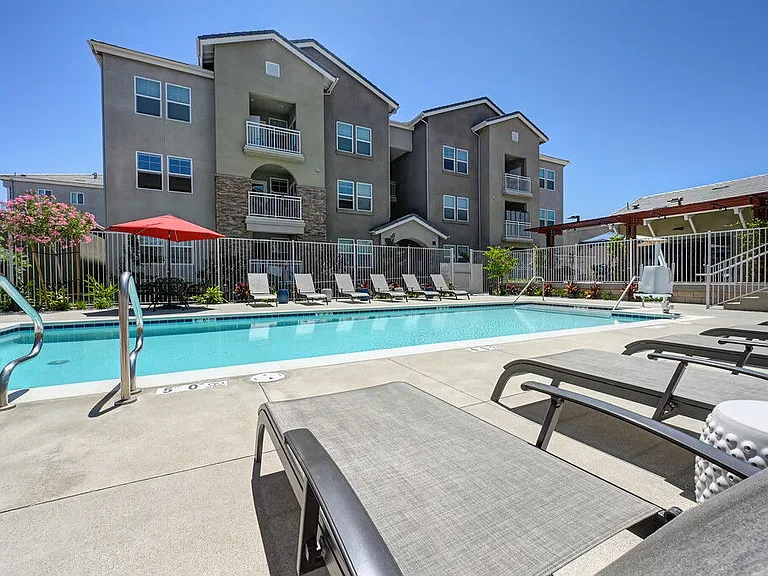 Vela Apartments — Photo 31