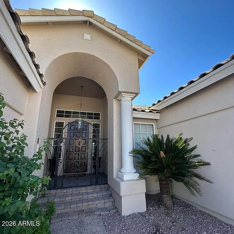 3 bed, 3.0 bath, 2432 sqft, $4,995 — Photo 2