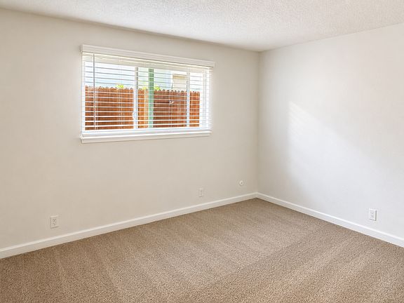 4th image of 5926 Hilltop Dr #5928