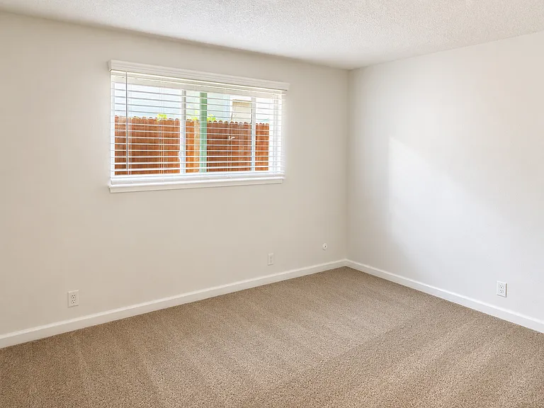 5926 Hilltop Dr — Photo 4