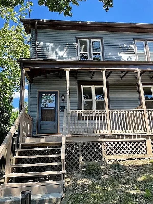 2 bed, 1.0 bath, 950 sqft, $1,050 — Photo 2