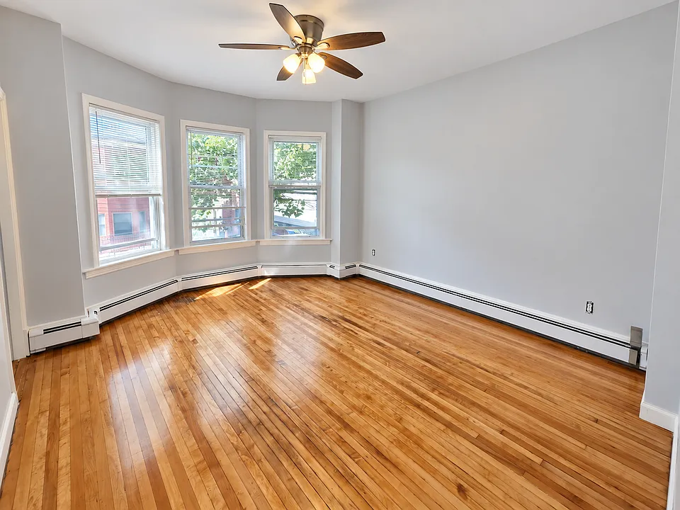 129 Webster Ave #2