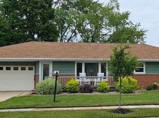 1786 Chateau Dr, Green Bay, WI 54304