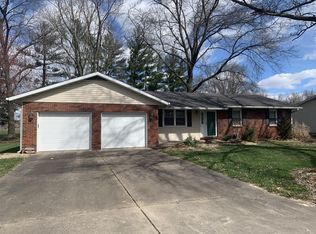 912 Enos Ln, Godfrey, IL 62035