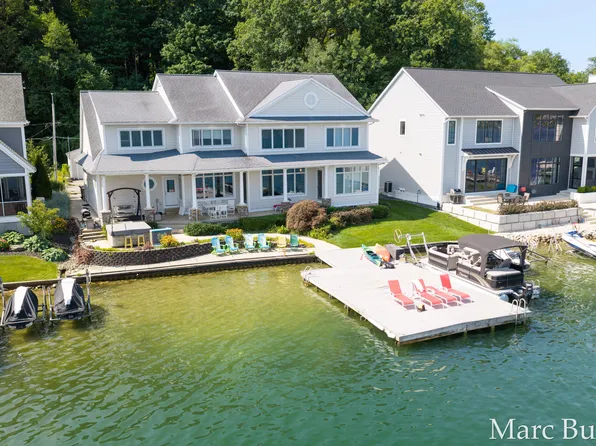 421 N Lake Dr, Caledonia, MI 49316