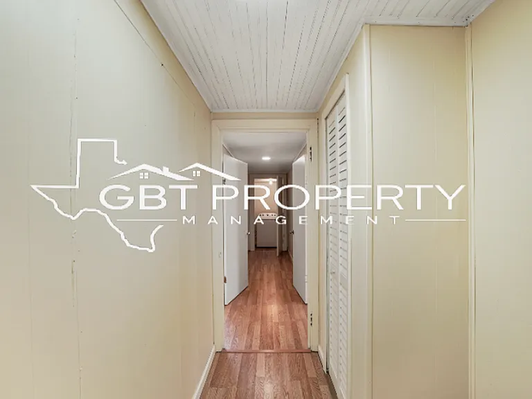 2342 Howard St — Photo 13
