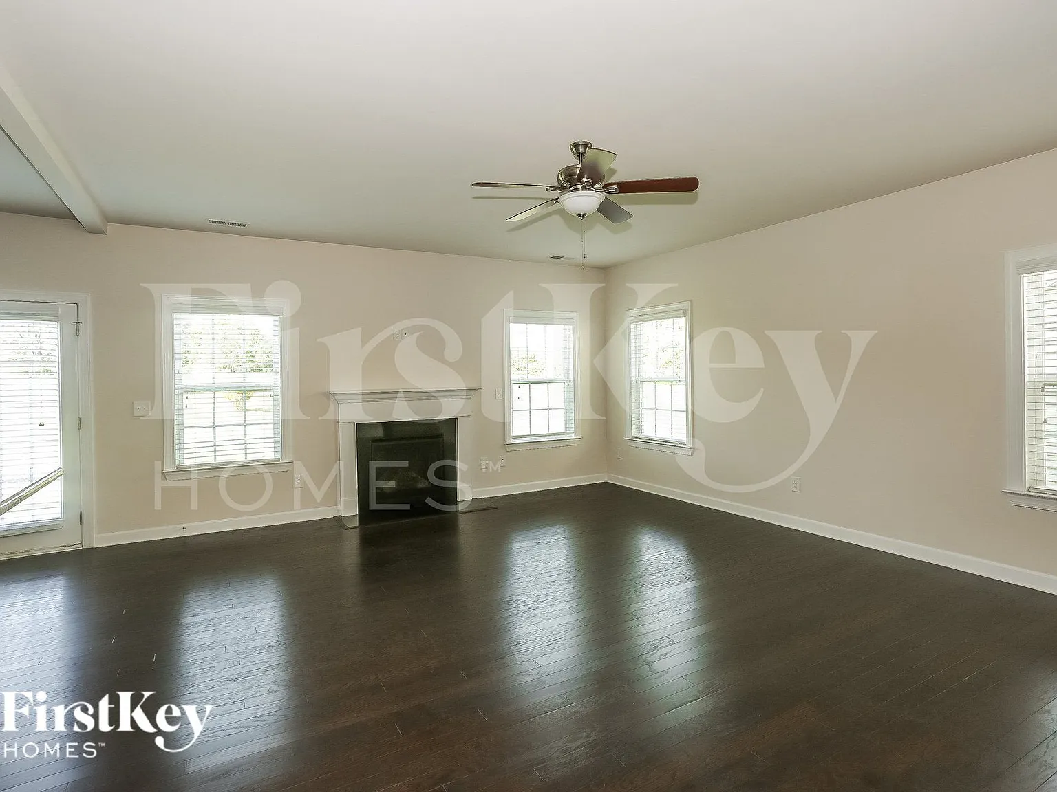 5 bed, 4.0 bath, 3006 sqft, $3,035 — Photo 4