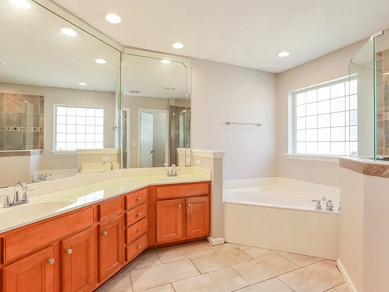 3146 Wandering Oaks Dr — Photo 12