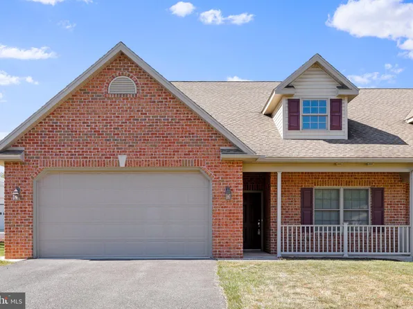 93 Monroe Dr, Chambersburg, PA 17201