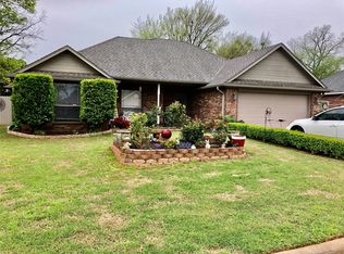 5401 Roadrunner Dr, Durant, OK 74701