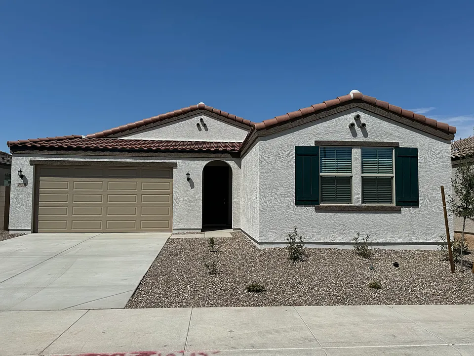 2530 W Chanute Pass