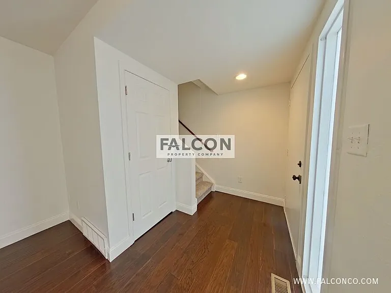 673 Shooks Ln — Photo 2