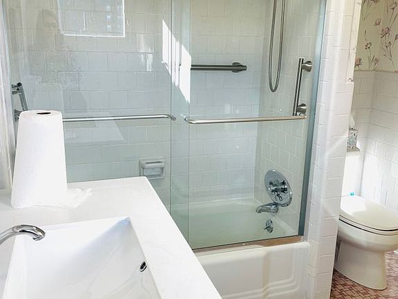 3rd image of 241 Huxley Ave Floor 2