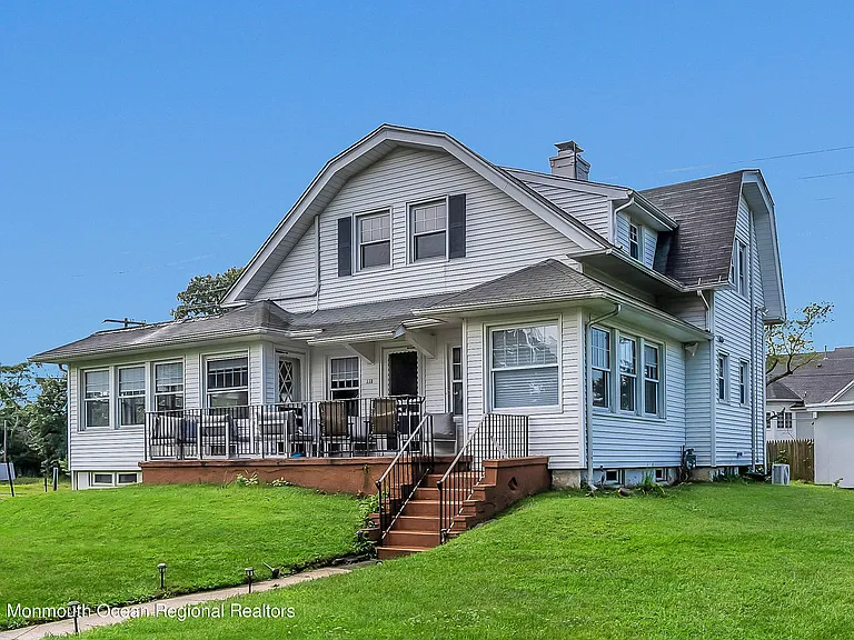 110 Monmouth Dr — Photo 1