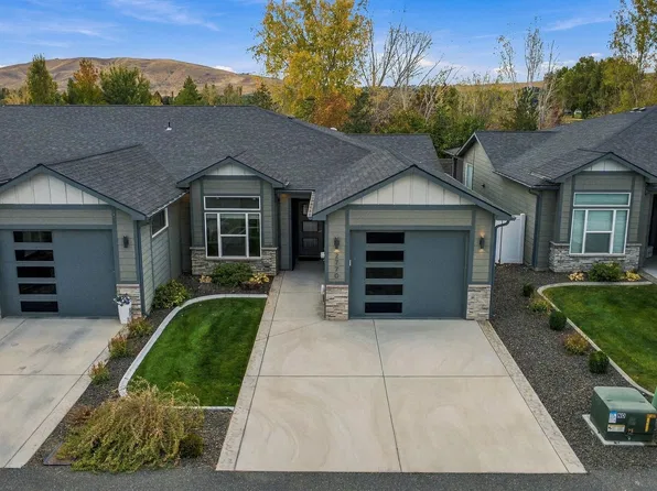 2770 Friesian Ct, West Richland, WA 99353