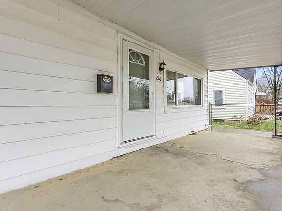 3rd image of 2186 Middlehurst Dr