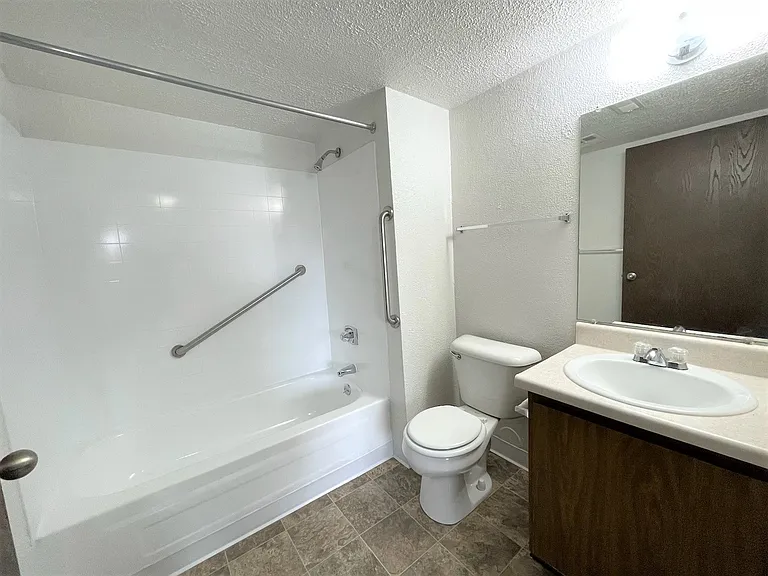 Charter Oaks Apartments — Photo 213