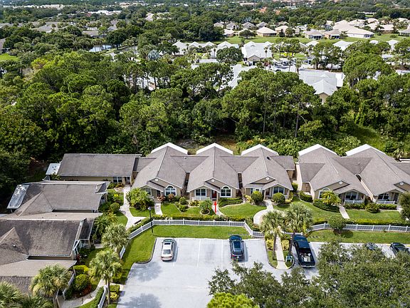 3rd image of 685 NW San Remo Cir