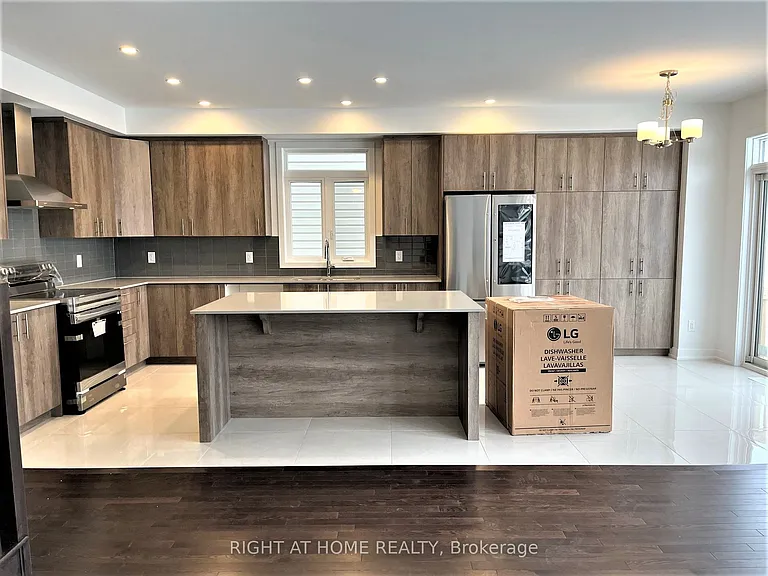 902 Duxbury Ln — Photo 12