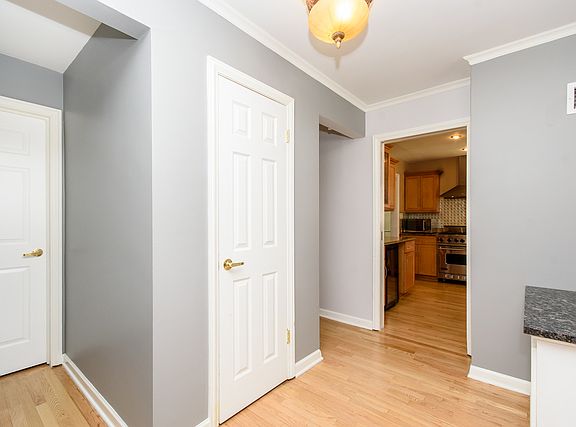 5th image of 6869 N Moselle Ave #0
