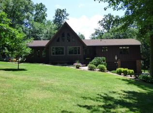 17611 Nine Oaks Dr, Spring Grove, MN 55974