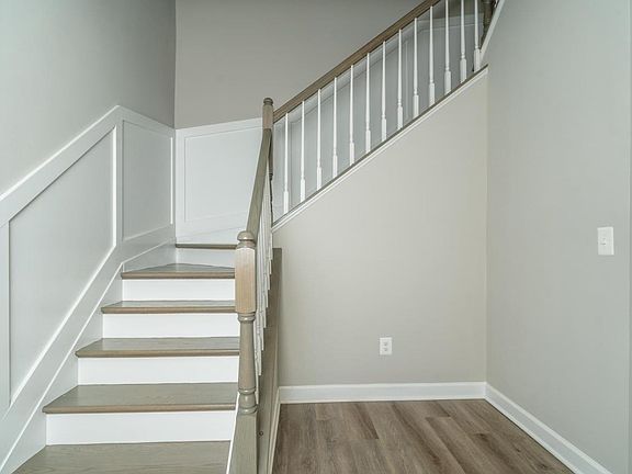 3rd image of 3432 Crepe Myrtle Dr