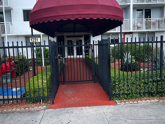 4th image of 1251 NE 108th St #498