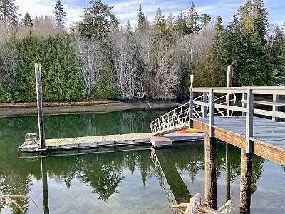 Own Dock with place to tie up boat
