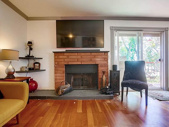 3rd image of 3672 Clairemont Dr Unit 3D
