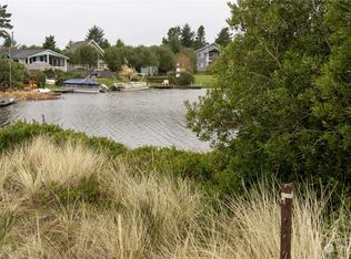 250 S Razor Clam Dr, Ocean Shores, WA 98569