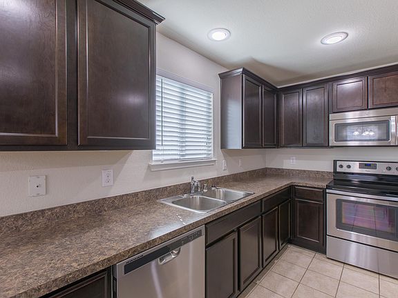 5th image of 308 Chert Ln