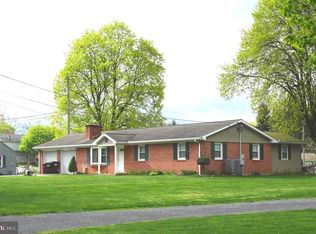 1374 Stanley Ave, Chambersburg, PA 17202