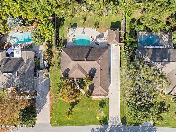 3rd image of 136 FAIRWAY OAKS Drive
