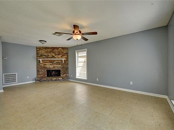 3rd image of 2213 Williamsburg Dr