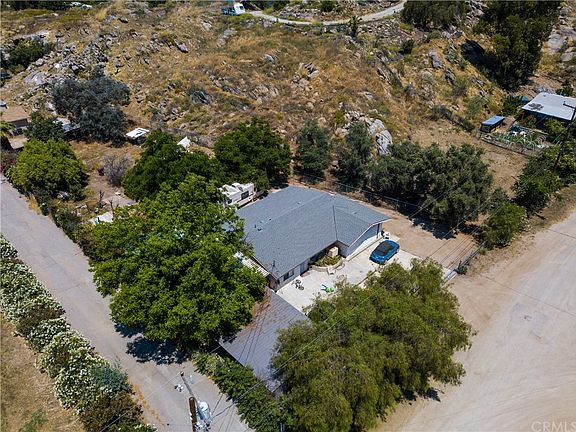 3rd image of 25793 Melba Ave