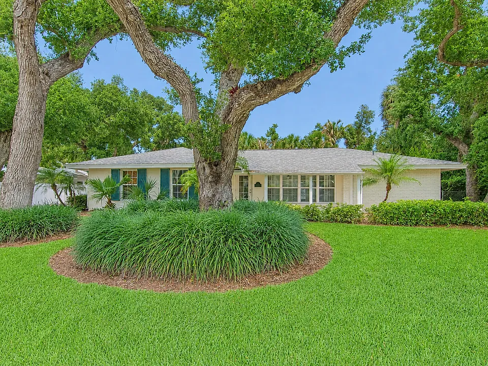 525 Iris Ln