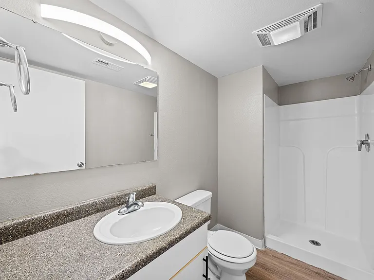 Gateway Crossing Apartments — Photo 23