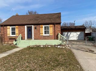 32342 Bridge St, Garden City, MI 48135