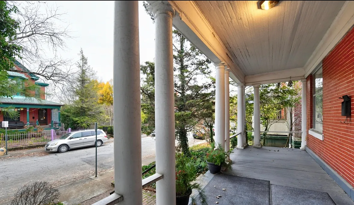 143 S Monroe Ave — Photo 2