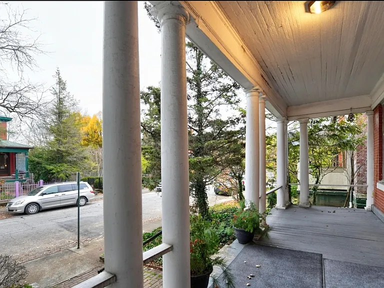 143 S Monroe Ave — Photo 2