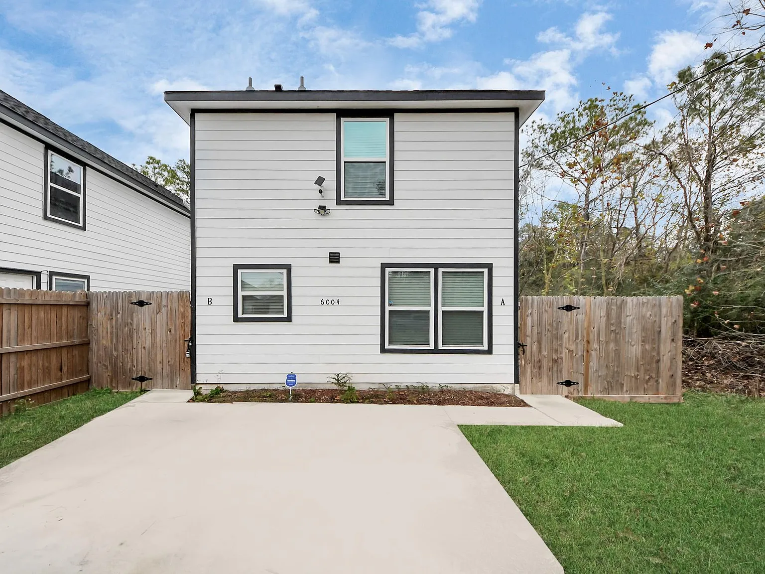 3 bed, 2.0 bath, 1150 sqft, $1,500 — Photo 2