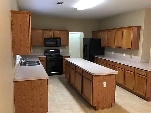 3rd image of 3451 Thaddeus Dr