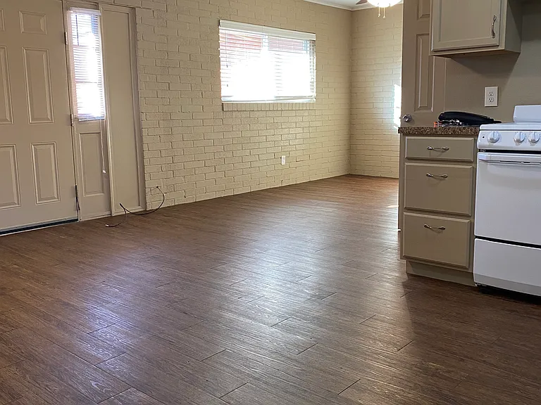 1226 S Saint Louis Ave #7 — Photo 8
