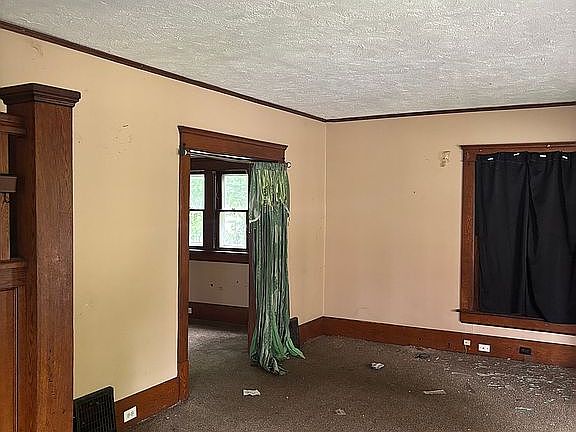 2nd image of 591 Schiller Ave
