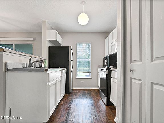 2nd image of 11616 Hickory Oak Dr