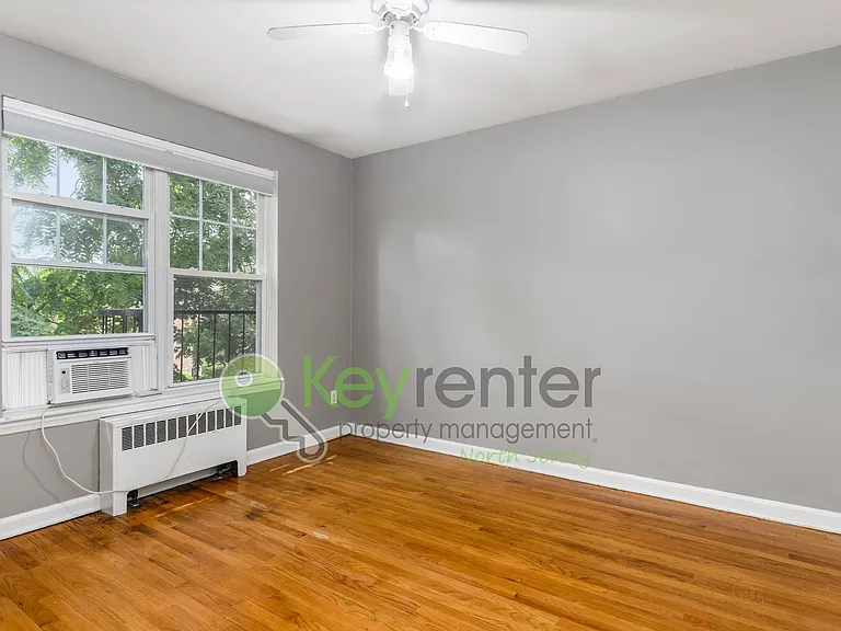 9 Brookdale Gdns #D — Photo 10